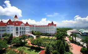 Hong Kong Disneyland Hotel  5*